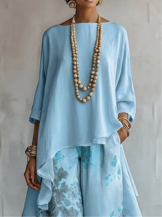 Ensemble haut bleu asymétrique et pantalon large à imprimé floral