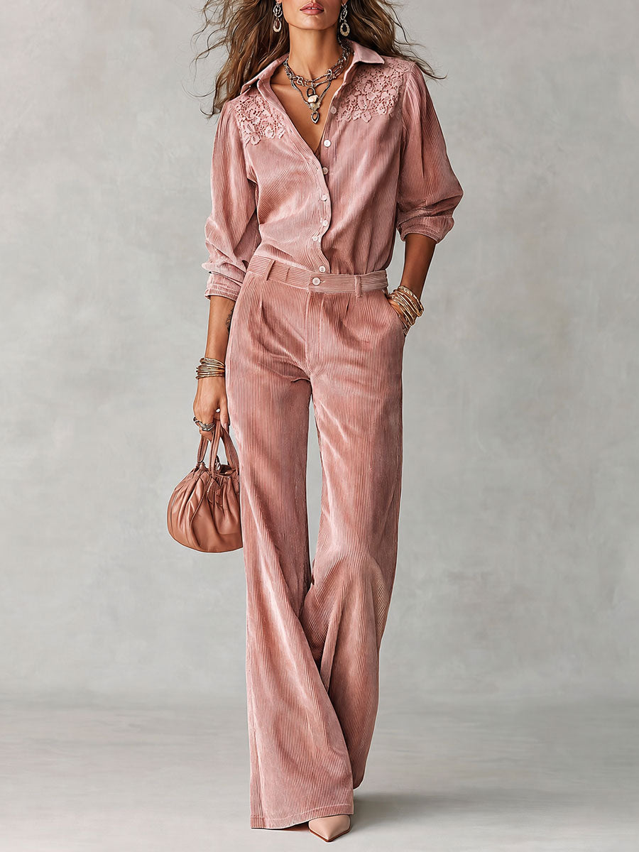 Ensemble bohème avec chemise en velours côtelé bordée de dentelle et pantalon à jambes larges