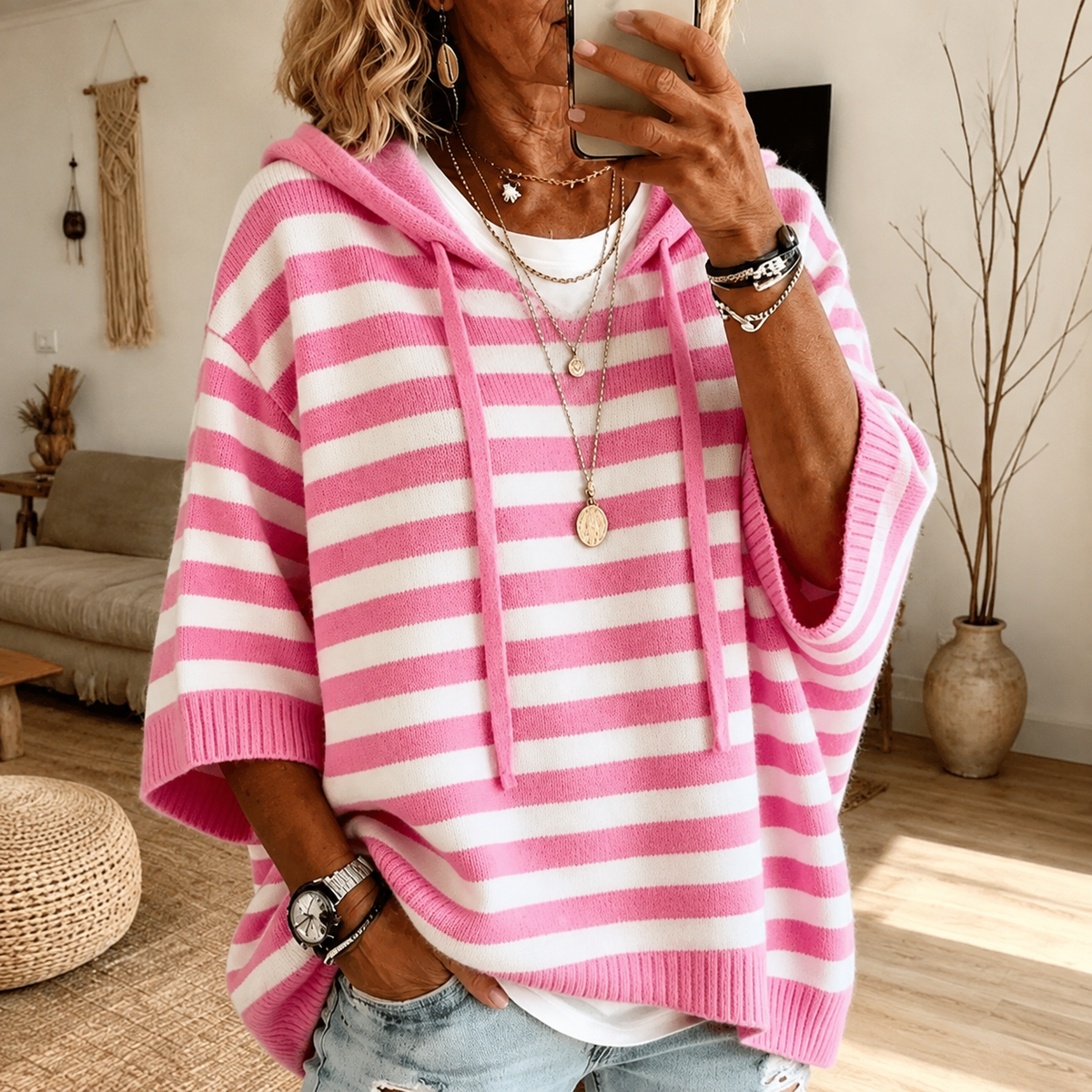 Émilie – Pull poncho rayé rose élégant