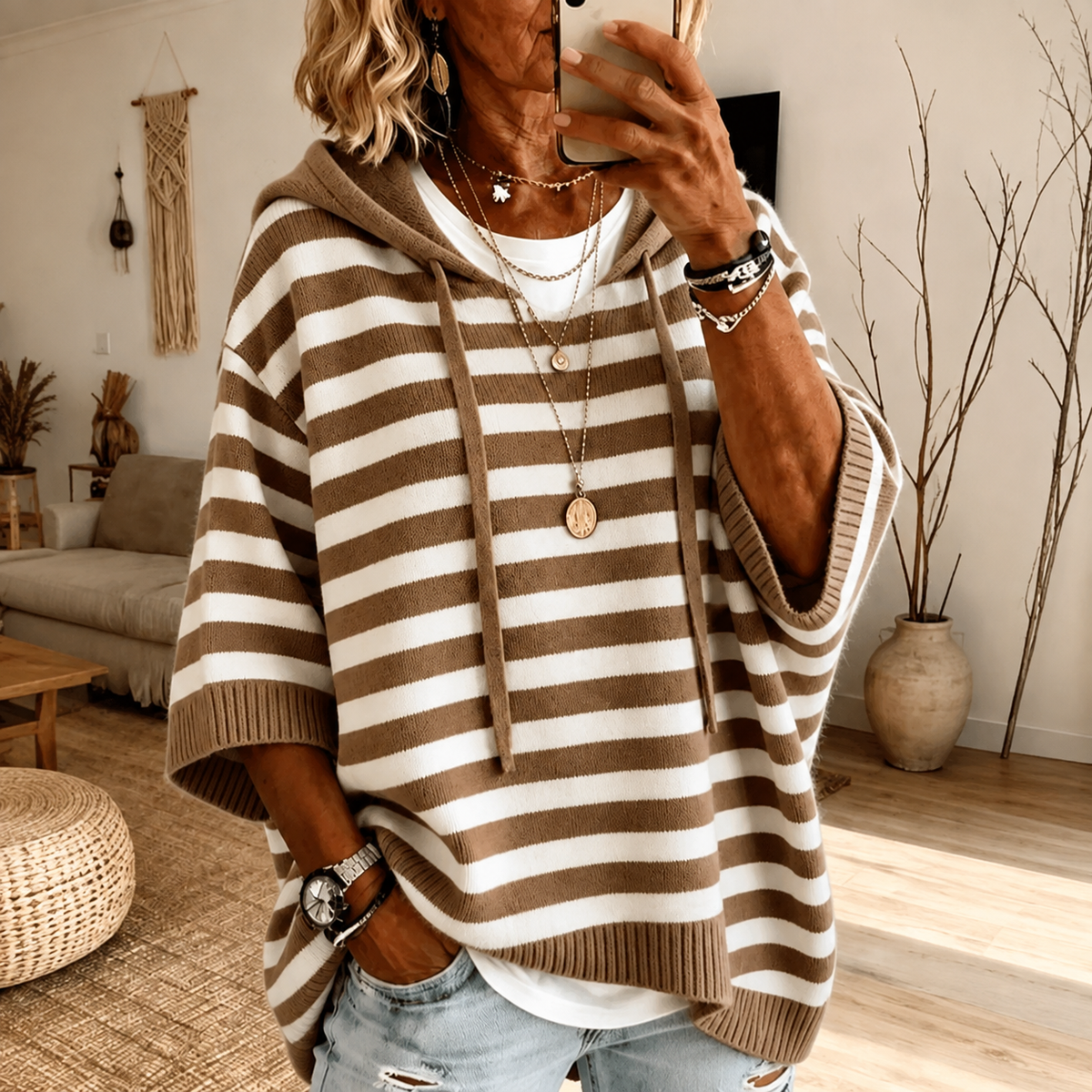 Mathilde – Pull poncho chic rayé taupe
