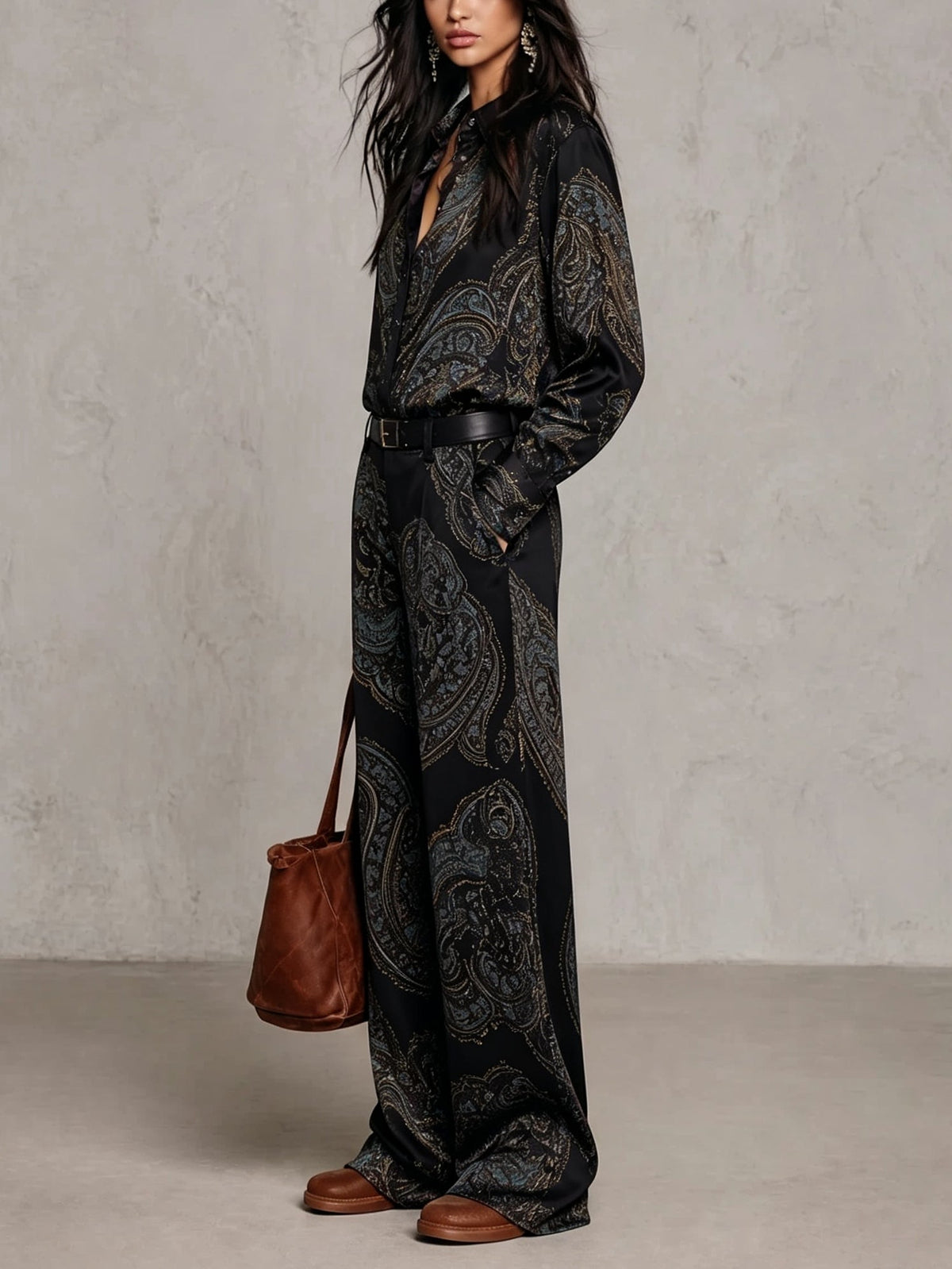 Ensemble chemise satinée à manches longues et pantalon à jambes larges à imprimé cachemire bordeaux-violet (avec ceinture)